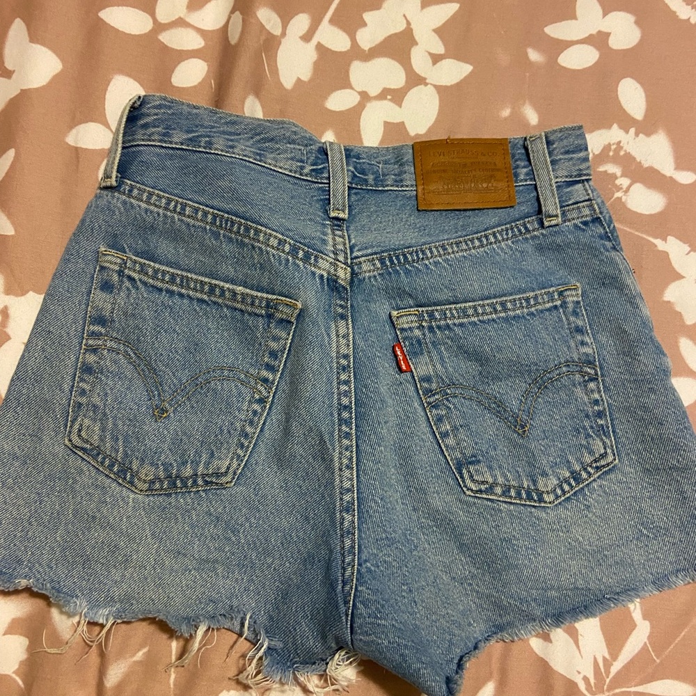 Levi's Ribcage Shorts - Picture 2 of 5